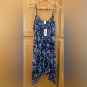 Sundress that’s slightly longer on sides.  Super cute 🥰